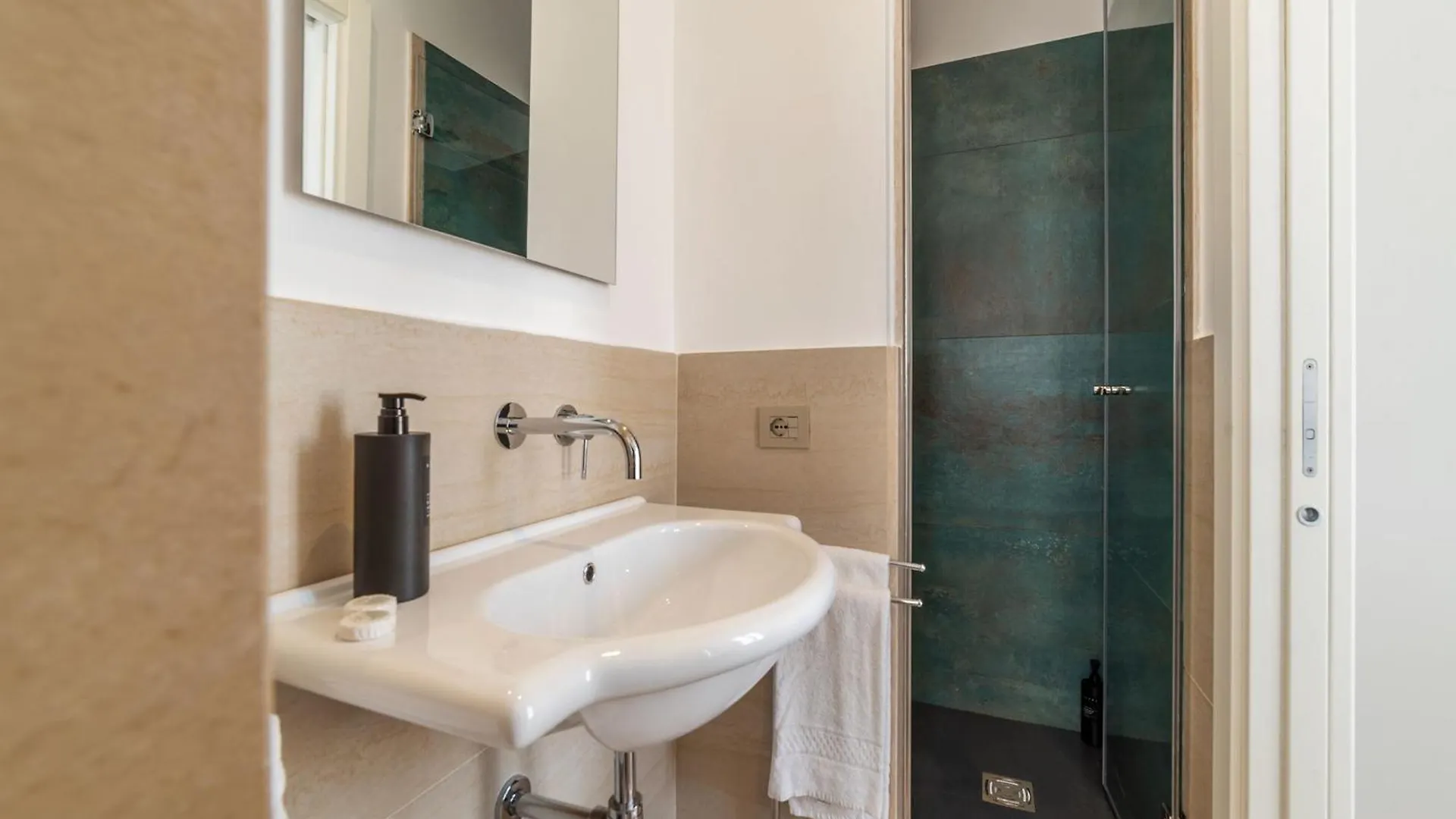 Joivy Cavour Luxury Apartments ローマ 0*,